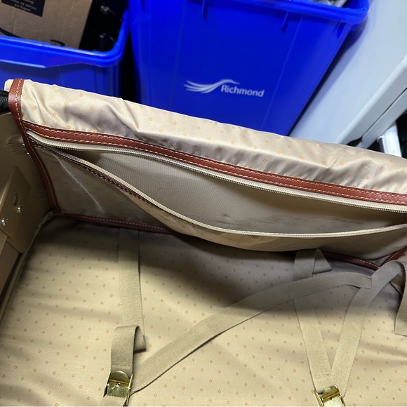 Samsonite carry on two wheel luggage - Picture 3 of 9